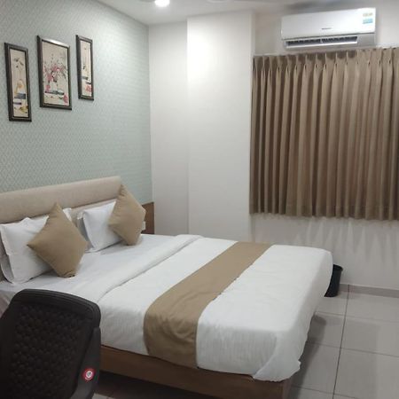 Hotel Md Residency Ānand Екстериор снимка