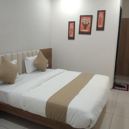 Hotel Md Residency Ānand Екстериор снимка