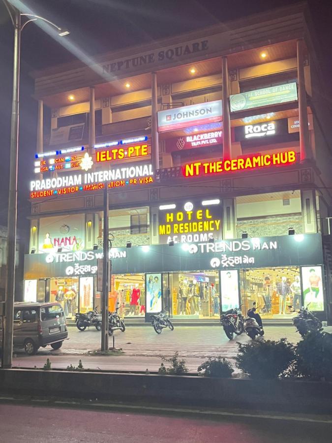 Hotel Md Residency Ānand Екстериор снимка