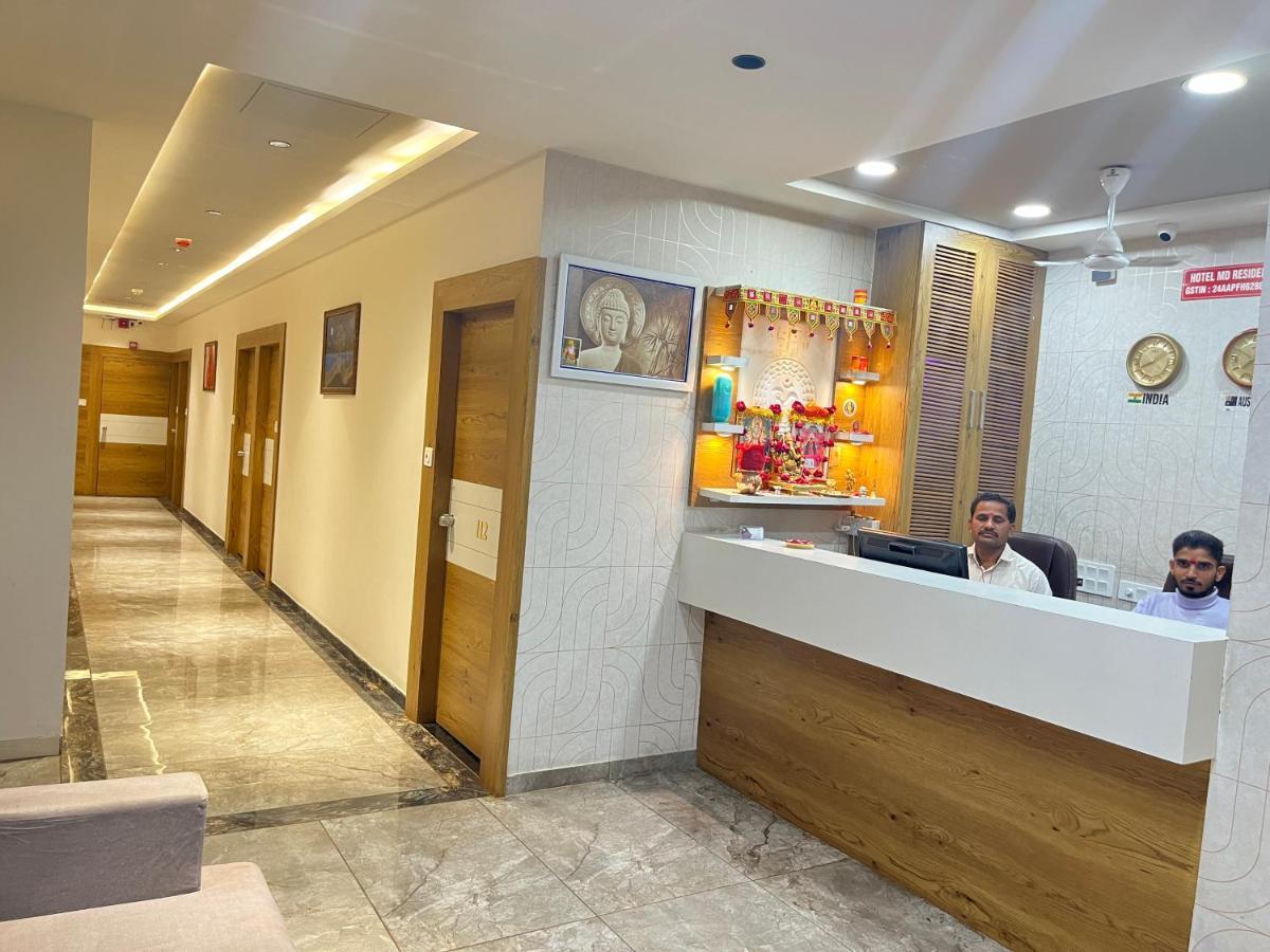 Hotel Md Residency Ānand Екстериор снимка