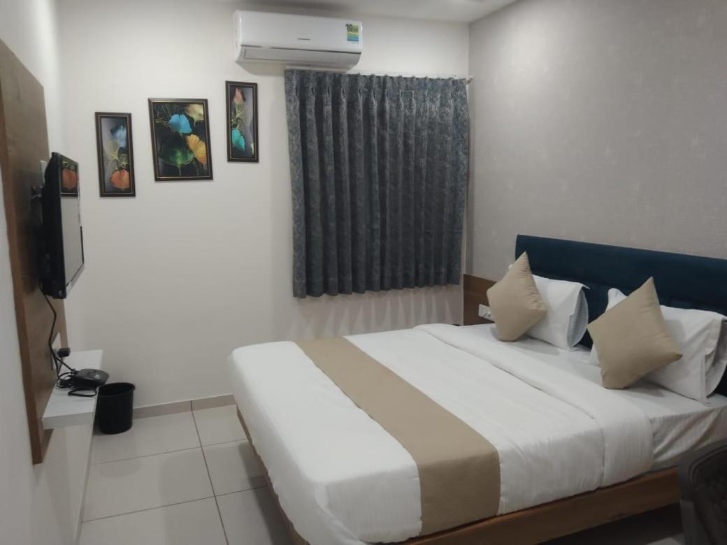 Hotel Md Residency Ānand Екстериор снимка