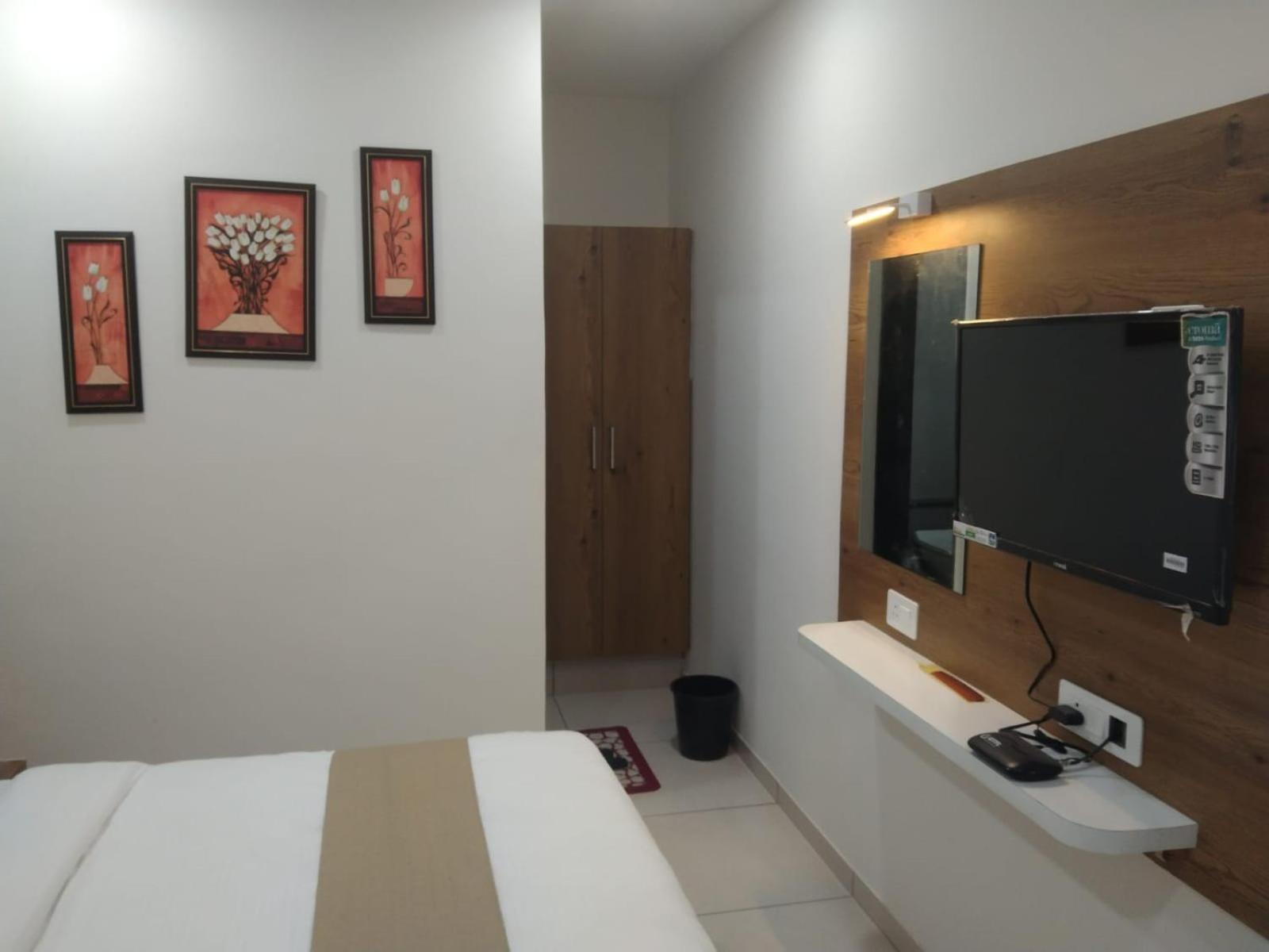 Hotel Md Residency Ānand Екстериор снимка